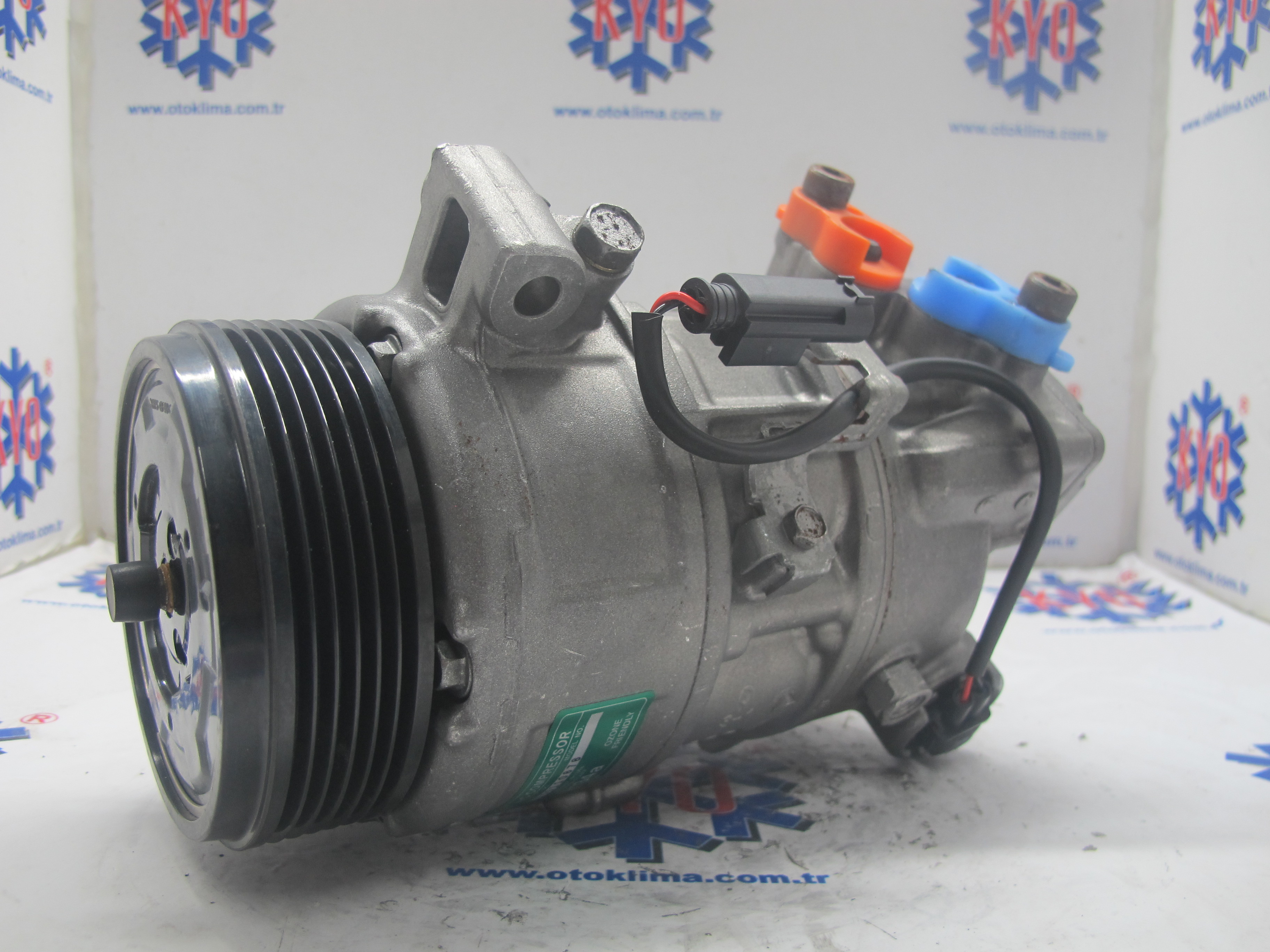 KYOK15039 BMW E87-E90 OEM:64526987766